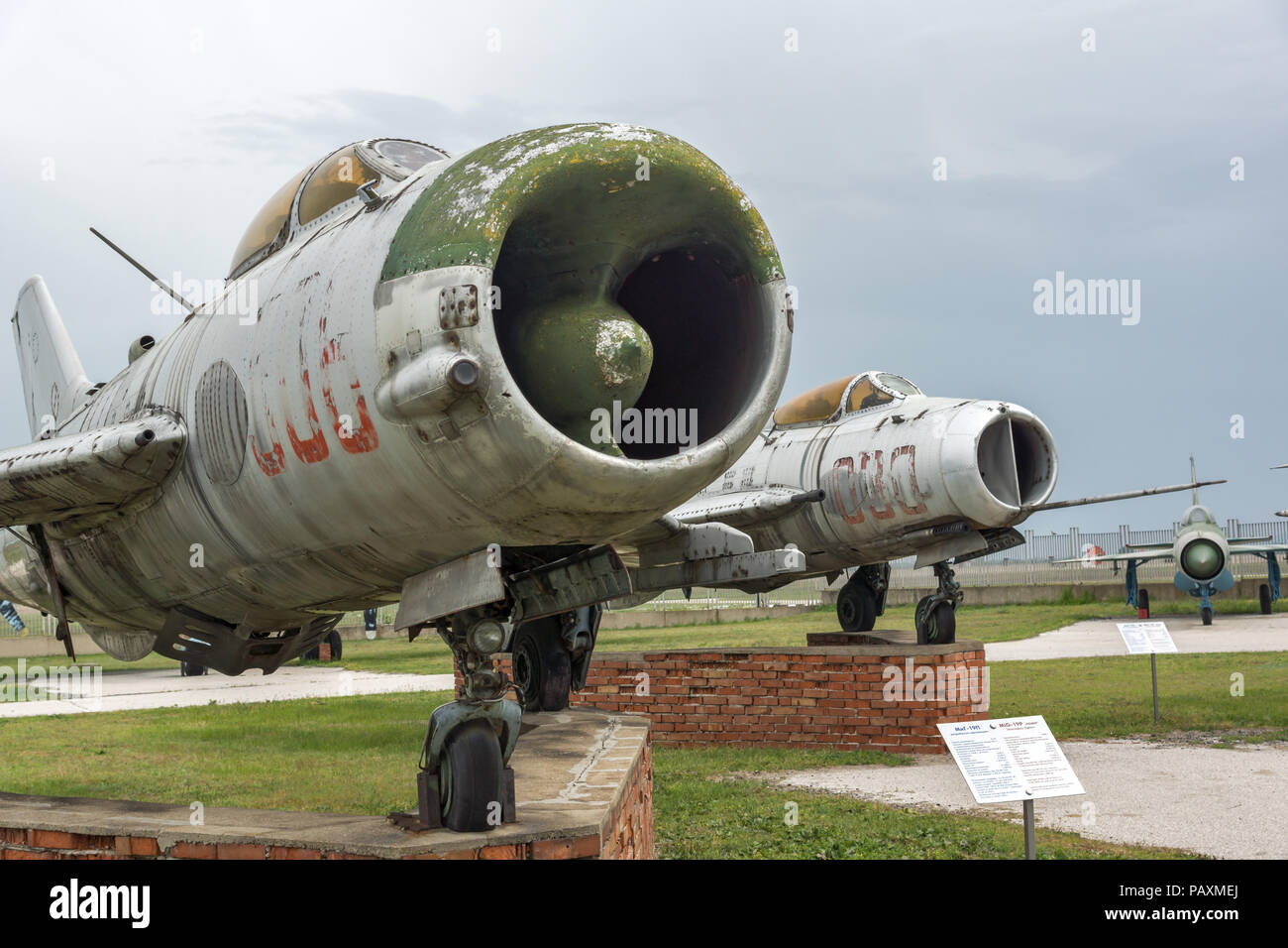 KRUMOVO, Plovdiv, Bulgarien - 29 April 2017: Fighter Mikoyan-Gurevich MiG-19 in Aviation Museum in der Nähe von Flughafen Plowdiw, Bulgarien Stockfoto