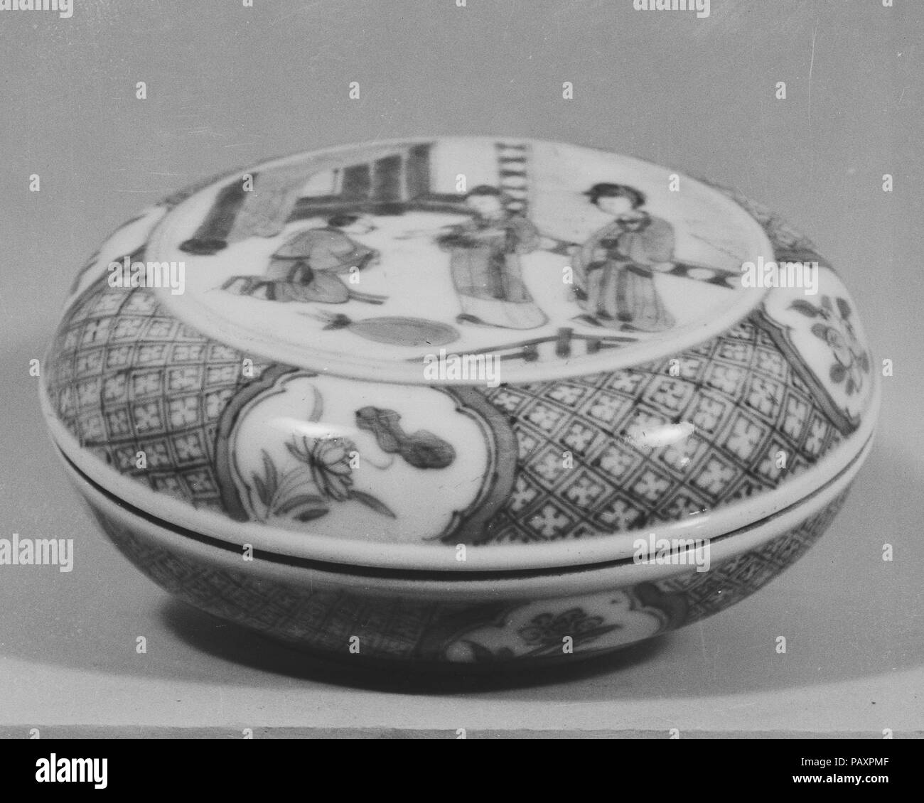 Box mit Deckel. Kultur: China. Abmessungen: H. 1 5/8 in. (4,1 cm); Durchm. 4 1/16-in. (10,3 cm). Museum: Metropolitan Museum of Art, New York, USA. Stockfoto