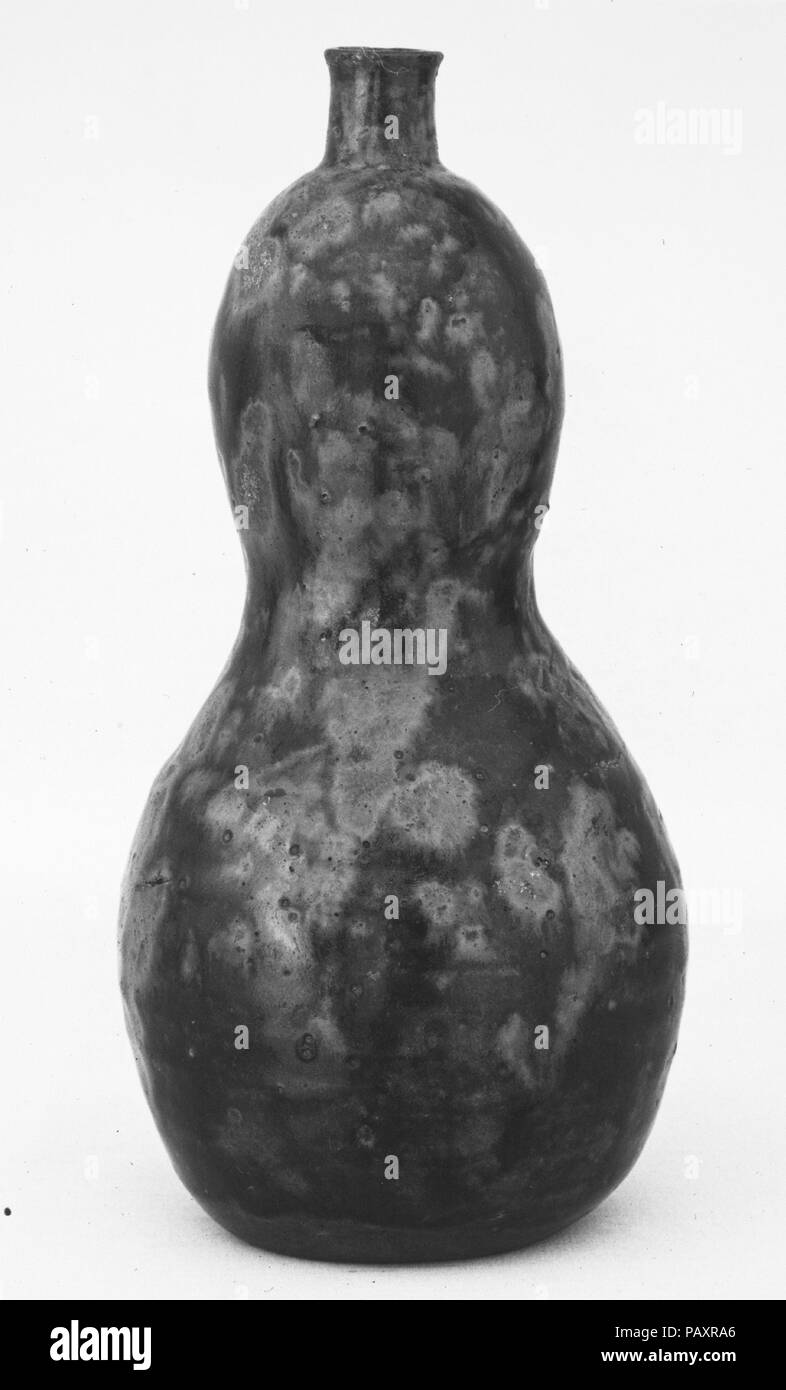 Flasche Wein. Kultur: Japan. Abmessungen: H.8. (20,3 cm). Datum: 18. Museum: Metropolitan Museum of Art, New York, USA. Stockfoto
