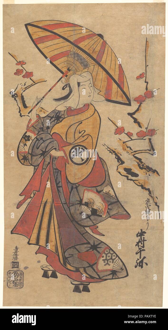 Schauspieler Nakamura Senya als Tokonatsu im Kabuki spielen", das Erbe des Three-Comma Familienwappen offenbart" (Mitsutomoe Katoku Binaki). Artist: Torii Kiyomasu I (Japanisch, aktive 1696-1716). Kultur: Japan. Abmessungen: 23 1/4 x 12 1/4 in. (59,1 x 31,1 cm). Datum: Ca. 1716. Ein Nachfolger von Kiyonobu, Kiyomasu durchgeführt auf der Torii Tradition des theatralischen Druckproduktion. In dieser Ansage nur für ein Spiel, der Schauspieler Nakamura Senya porträtiert eine Frau zu Fuß unter einem offenen Dach wer hat an einem alten Pflaumenbaum in Blüte zu sehen. Kiyomasu's Stil fängt die Lebendigkeit der Linie seines Herrn, aber es Stockfoto