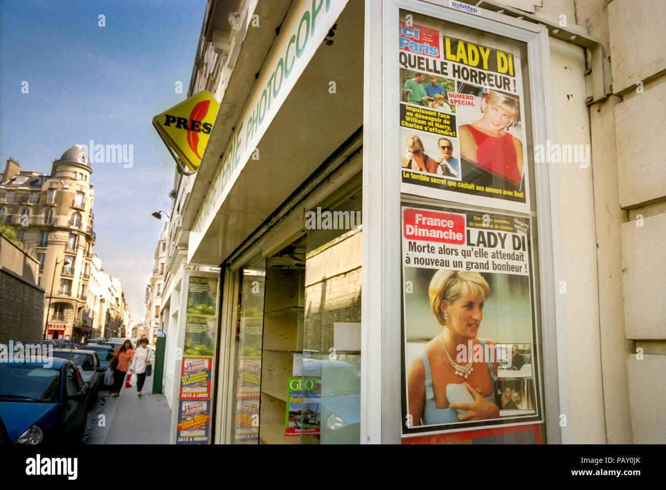 Nach dem Tod von Diana, Prinzessin von Wales, in Paris: Auf dem Kiosk Stockfoto