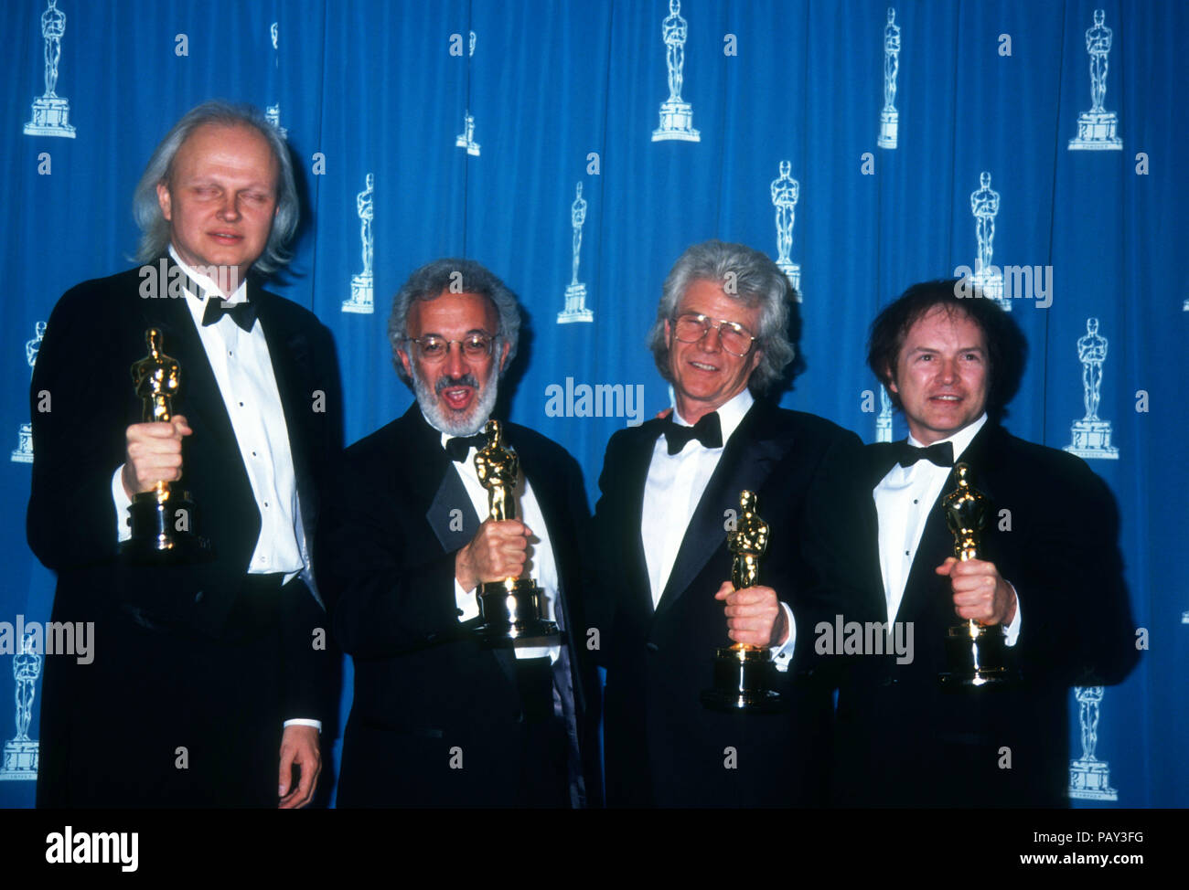 LOS ANGELES, Ca - 30. März: (L-R) Dennis Muren, Special Effects Artist Stan Winston, Gene Warren und Robert Skotak der 64. jährlichen Academy Awards am 30. März 1992 teilnehmen im Dorothy Chandler Pavilion in Los Angeles, Kalifornien. Foto von Barry King/Alamy Stock Foto Stockfoto