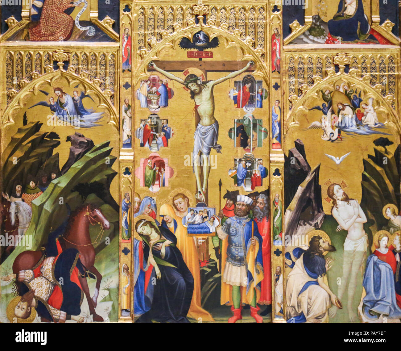 Valencia, Spanien - 15. Juni 2018: die mittelalterlichen Altargemälde in der Kirche von Valencia, Spanien, mit der Darstellung der Bekehrung des hl. Paulus, Jesus am Kreuz und die Ba Stockfoto