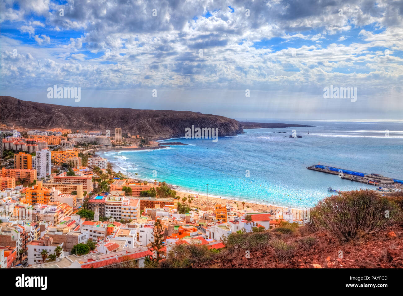 Los Cristianos Strand und Küste von Adeje im Sommer Urlaub in Teneriffa, Spanien Stockfoto