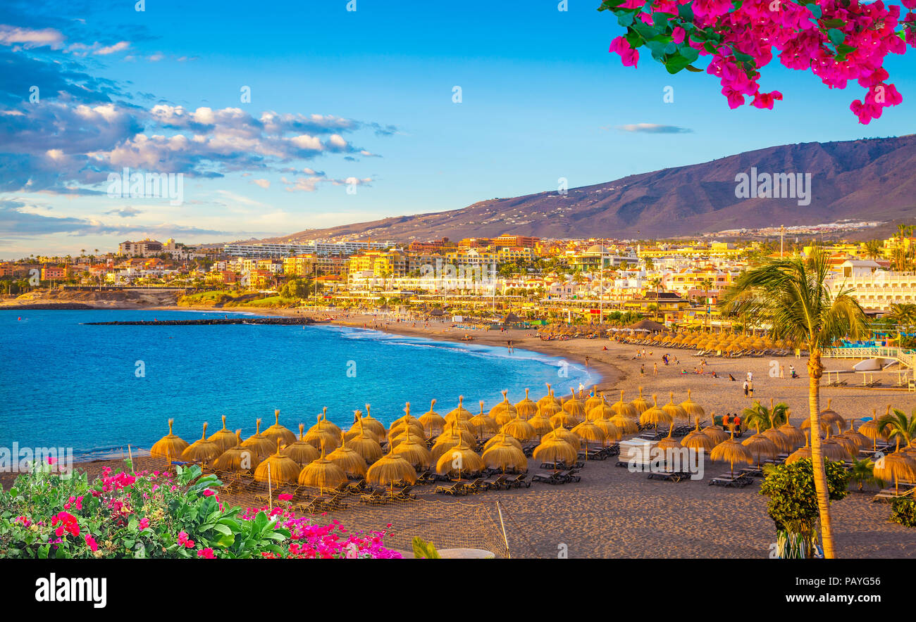 Schöne Landschaft des berühmten torviscas Strand im Sommer Urlaub in Teneriffa, Kanarische Inseln, Spanien Stockfoto