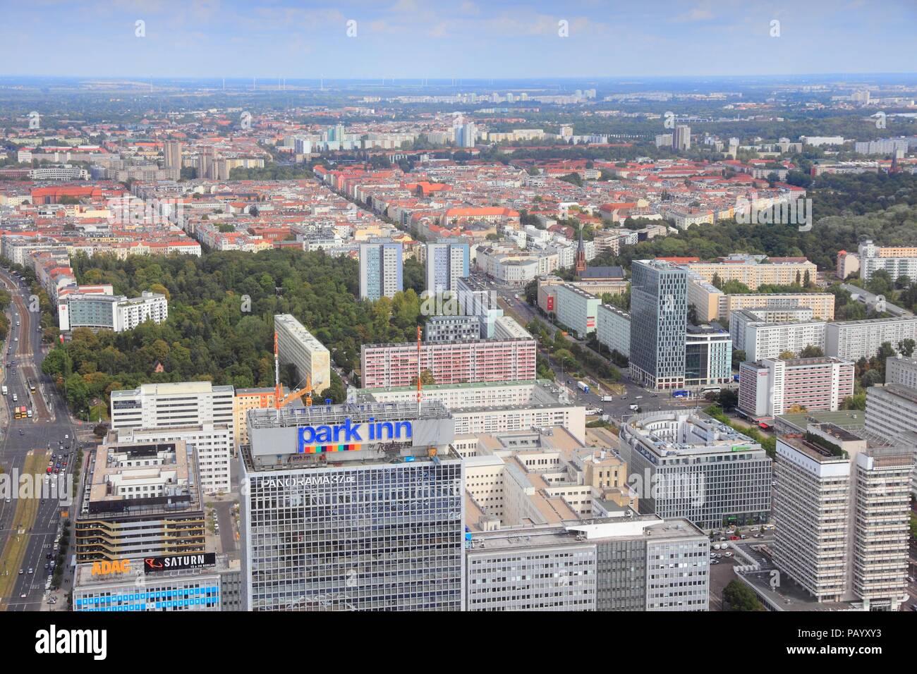 BERLIN, DEUTSCHLAND - 26. AUGUST 2014: Luftbild von Berlin. Berlin ist die größte Stadt Deutschlands mit einer Bevölkerung von 3,5 Millionen. Stockfoto