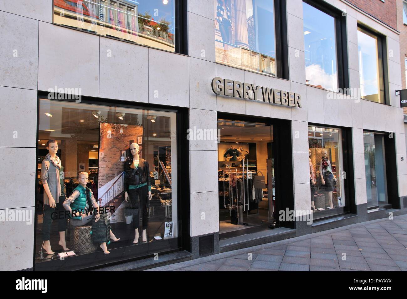 Lübeck, Deutschland - 29 AUGUST 2014: Gerry Weber Fashion Store in Lübeck, Deutschland. Gerry Weber verwaltet 1.000 eigene Stores mit Marken Taifun und Samoon und H Stockfoto