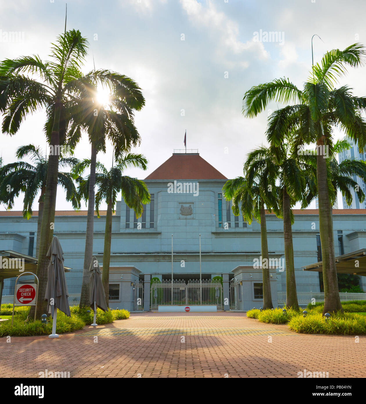 Singapur Parlament Gebäude, Vorderansicht. Das Morgenlicht. Stockfoto