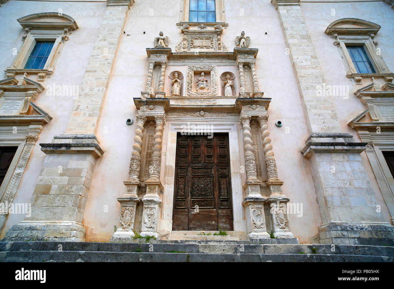 Chiesa San Nicola di Bari oder Kirche St. Nikolaus von Bari, in Città Sant'Angelo, Abruzzen, Italien. Stockfoto