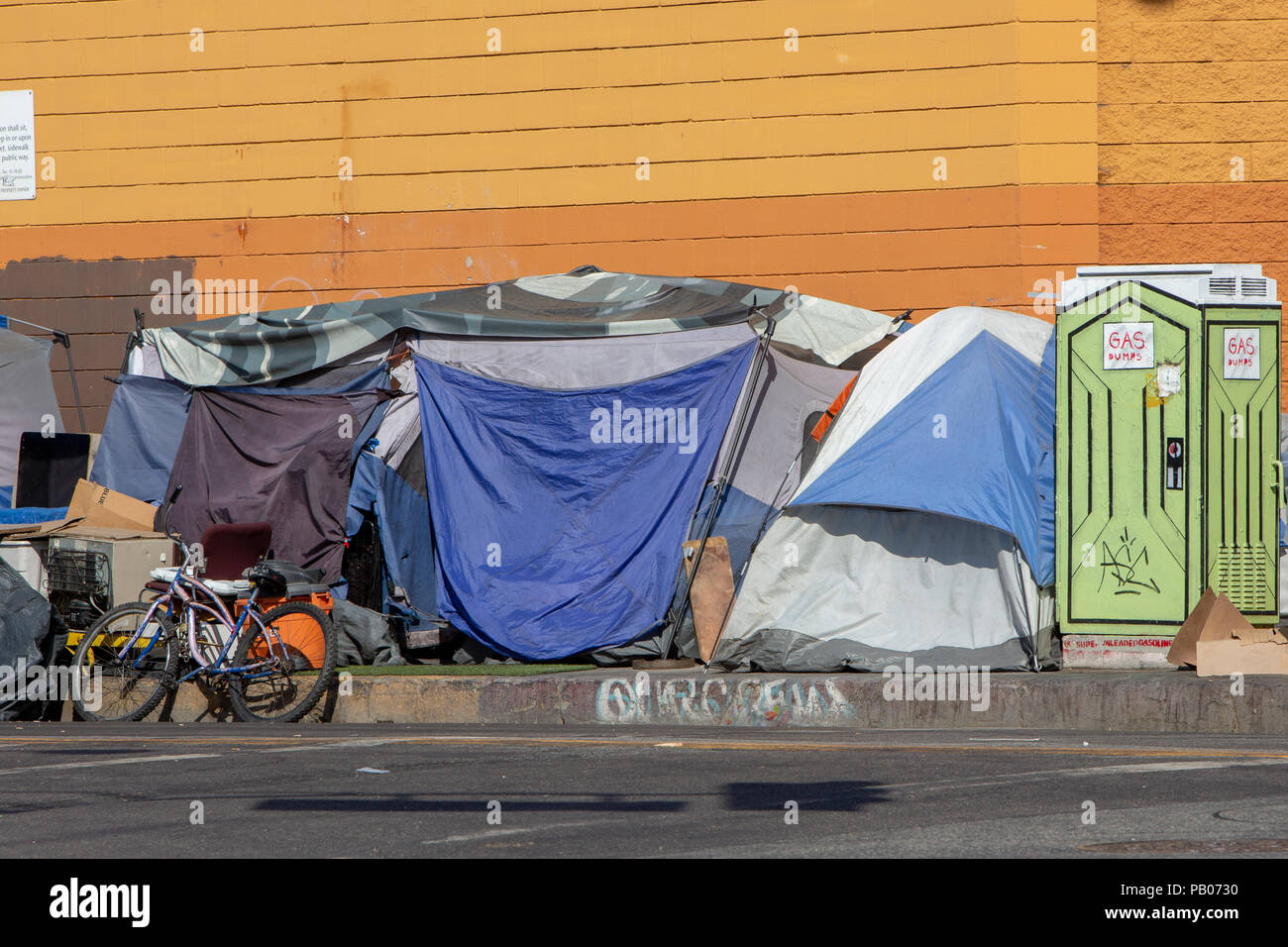 Los Angeles erschwingliches Gehäuse Krise zügellos Obdachlosigkeit in und um die Stadt erstellt hat Stockfoto