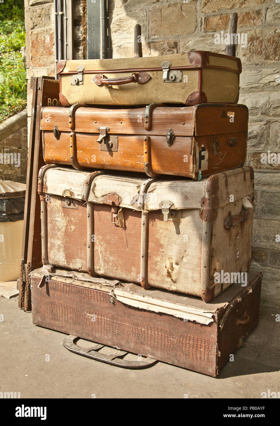 Antike koffer und reisekoffer -Fotos und -Bildmaterial in hoher Auflösung –  Alamy