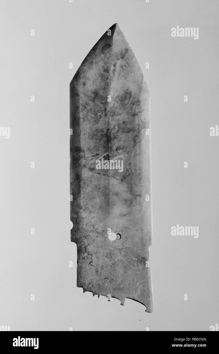 Zeremonielle Dagger-Ax (GE). Kultur: China. Abmessungen: L.8 1/4 in. (21 cm). Datum: 16.-14. Jahrhundert v. Chr.. Museum: Metropolitan Museum of Art, New York, USA. Stockfoto