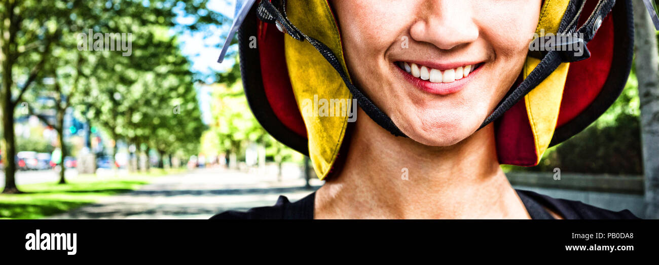 Das zusammengesetzte Bild im lächelnd weibliche Architekten vor weißem Hintergrund Stockfoto