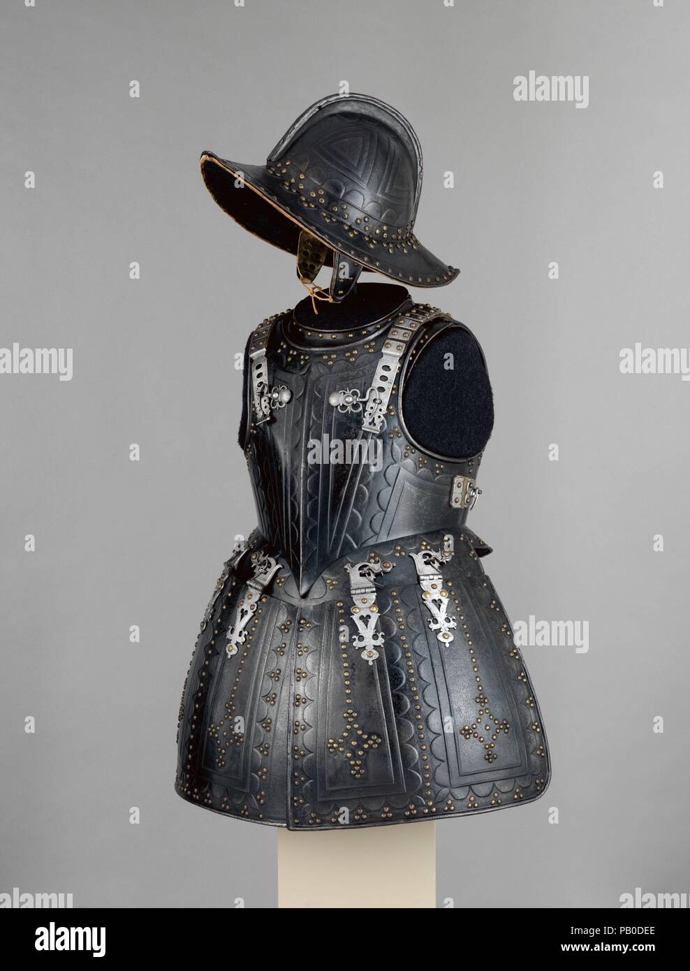 Pikeman's Rüstung. Kultur: Britische, wahrscheinlich Greenwich oder London.  Abmessungen: Helm (a): H.12. (30,5 cm); W. 9. (22,9 cm); cuirass und  tassets (c-f): H.27. (68,6 cm); W. 21. (53,3 cm); Wt. 19 lb. (