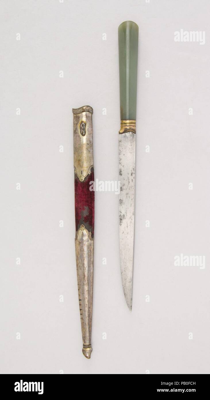 Messer mit Scheide. Kultur: Türkisch. Abmessungen: L. mit Scheide 14 15/16 in. (37,9 cm); L.ohne Scheide 12 1/2 in. (31,8 cm); W. 7/8 in. (2,2 cm); Wt. 4.8 oz. (136,1 g); Gew. der Ummantelung 2.3 oz. (65,2 g). Datum: 19. Museum: Metropolitan Museum of Art, New York, USA. Stockfoto