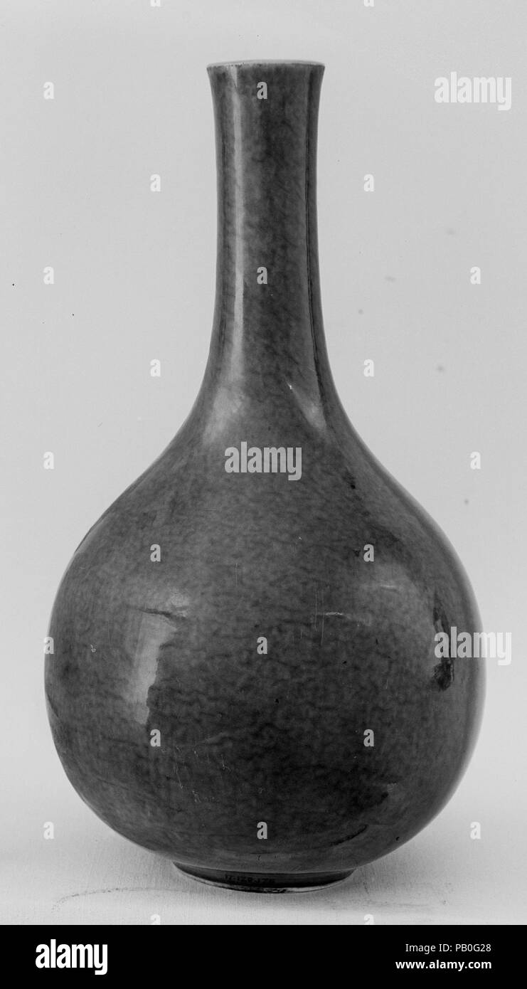 Vase. Kultur: China. Abmessungen: H. 9 3/4 in. (24,8 cm). Museum: Metropolitan Museum of Art, New York, USA. Stockfoto