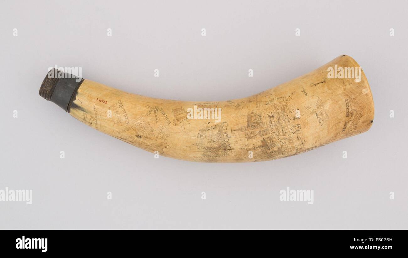 Pulver Horn. Kultur: American. Abmessungen: L 11 cm. (29,5 cm); Durchm. 3 1/4 in. (8,3 cm); Wt. 9.3 oz. (263,7 g). Datum: 18. Dieses Pulver Horn ist mit Karten von der Atlantikküste und den Hudson, Mohawk, und St. Lawrence Flüsse eingraviert. Es ist mit dem königlichen Wappen von Großbritannien, ein Pfau und einem Kompass eingerichtet. Museum: Metropolitan Museum of Art, New York, USA. Stockfoto