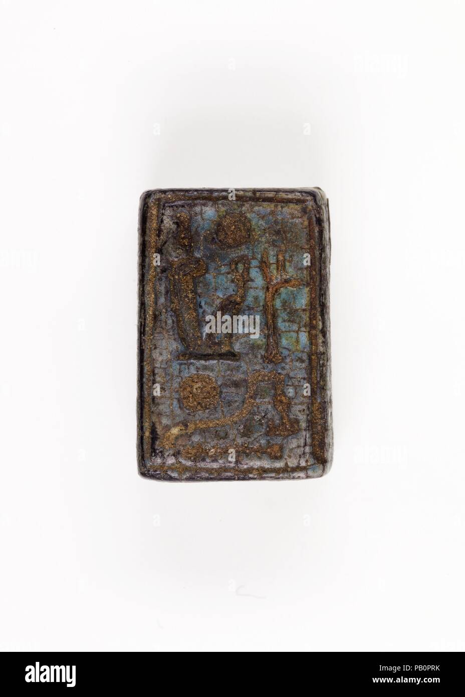 Amuletic Plakette von Paser, der Wesir von Seti I und Ramses II. Abmessungen: H 1,7 cm (11/16 in.); W. 1,1 cm (7/16 in.); D. 0,7 cm (1/4 in.). Dynastie: Dynasty 19. Schirmherr: Paser (wesir unter Seti I und Ramses II). Datum: Ca. 1294-1213 v. Chr.. Ein steatit amuletic Plakette Lager Paser Name und Titel als Bürgermeister der Stadt (Theben) und den (südlichen) Wesir auf der einen Seite und porträtiert ihn verehrenden Ptah auf der anderen. Museum: Metropolitan Museum of Art, New York, USA. Stockfoto