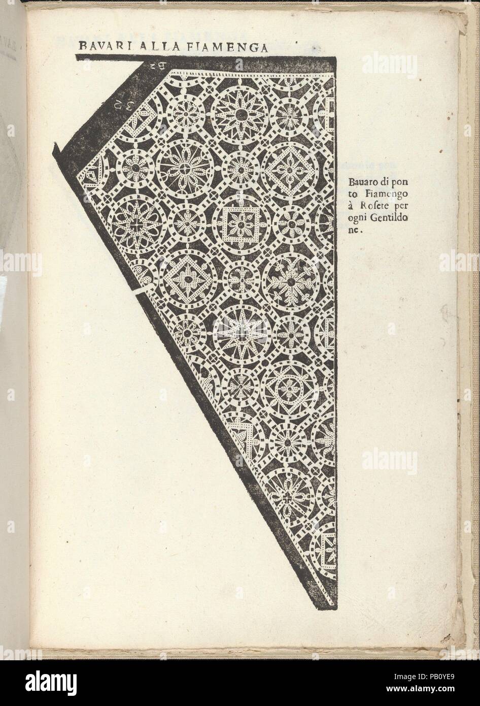 Ornamento Nobile... Fatta da Lucretia Romana (Libro V des Corona), Seite 9 (Vorderseite). Autor: Cesare Vecellio (Italienisch, Pieve di Cadore 1521-1601 Venedig). Abmessungen: Insgesamt: 12 3/16 x 8 1/4 in. (31 x 21 cm). Herausgeber: Alessandro De' Vecchi (Italienisch, aktive Venedig, 1570-1629). Datum: 1620. Von Cesare Vecellio, Italienisch, Pieve di Cadore 1521-1601 Venedig, veröffentlicht von Alessandro De' Vecchi geschrieben. Von oben nach unten und von links nach rechts: Design ist in der Form eines Dreiecks mit der oberen linken Ecke leer gelassen. Es ist mit einem Muster von Diamanten, die jeweils einen Kreis verziert mit einem Stockfoto
