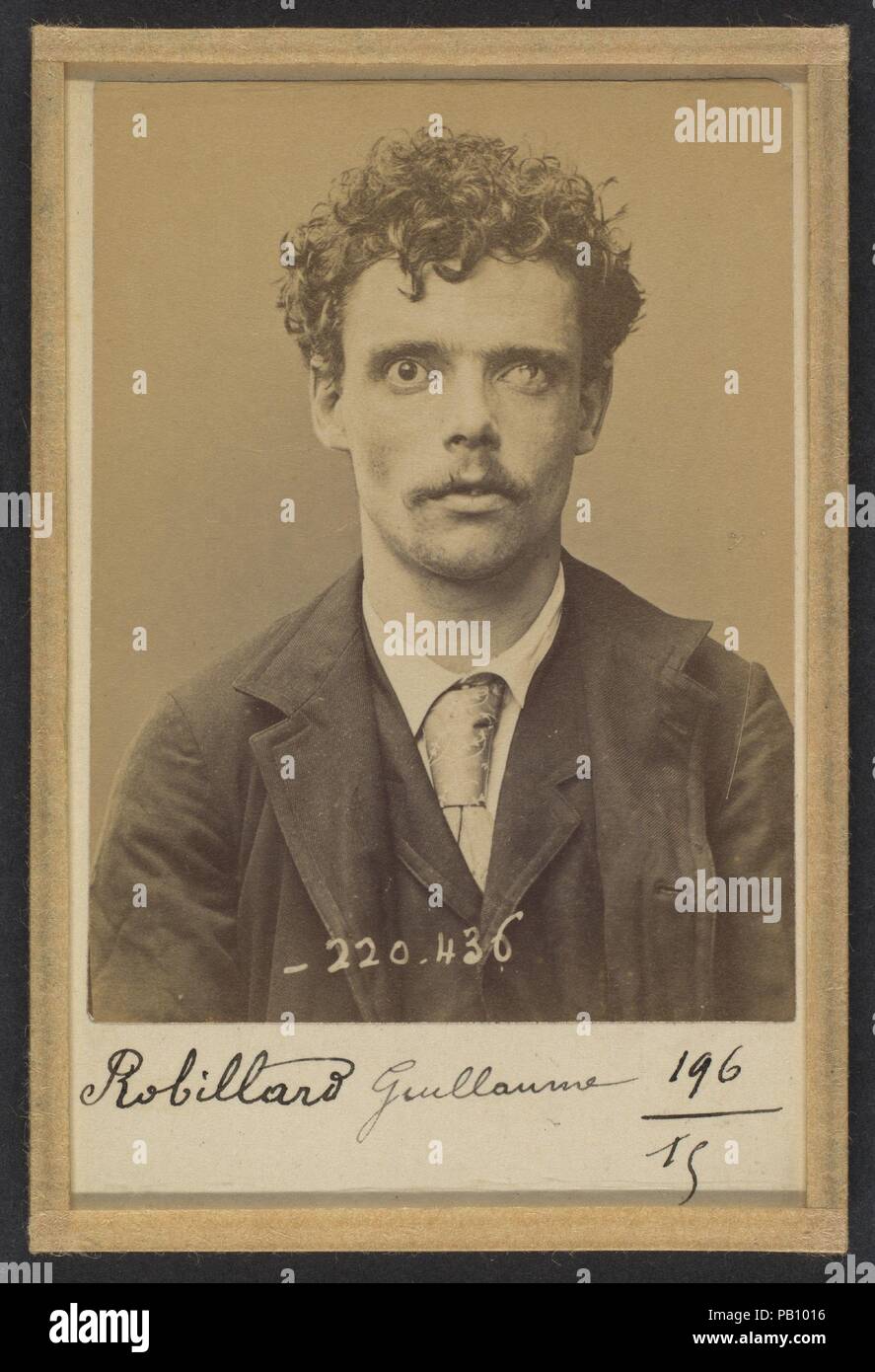 Robillard. Guillaume, Joseph. 24 ans, né le 17/11/68 à La Celle-Saint-Cloud. Fondeur en cuivre. Anarchiste. 2/7/94. Artist: Alphonse Bertillon (Französisch, 1853-1914). Abmessungen: 10,5 x 7 x 0,5 cm (4 1/8 x 2 3/4 x 3/16 in.). Datum: 1894. In einer vornehmen Familie der Wissenschaftler und Statistiker Bertillon geboren, begann seine Karriere als Sekretärin in der Kennzeichnung Bureau der Pariser Präfektur der Polizei in 1879. Mit der Aufrechterhaltung der zuverlässige Polizei Aufzeichnungen von Straftätern betraut, entwickelte er die erste moderne System der strafrechtlichen Ermittlung. Das System, das als Bertillonage bekannt wurde, hatte drei Komponente Stockfoto