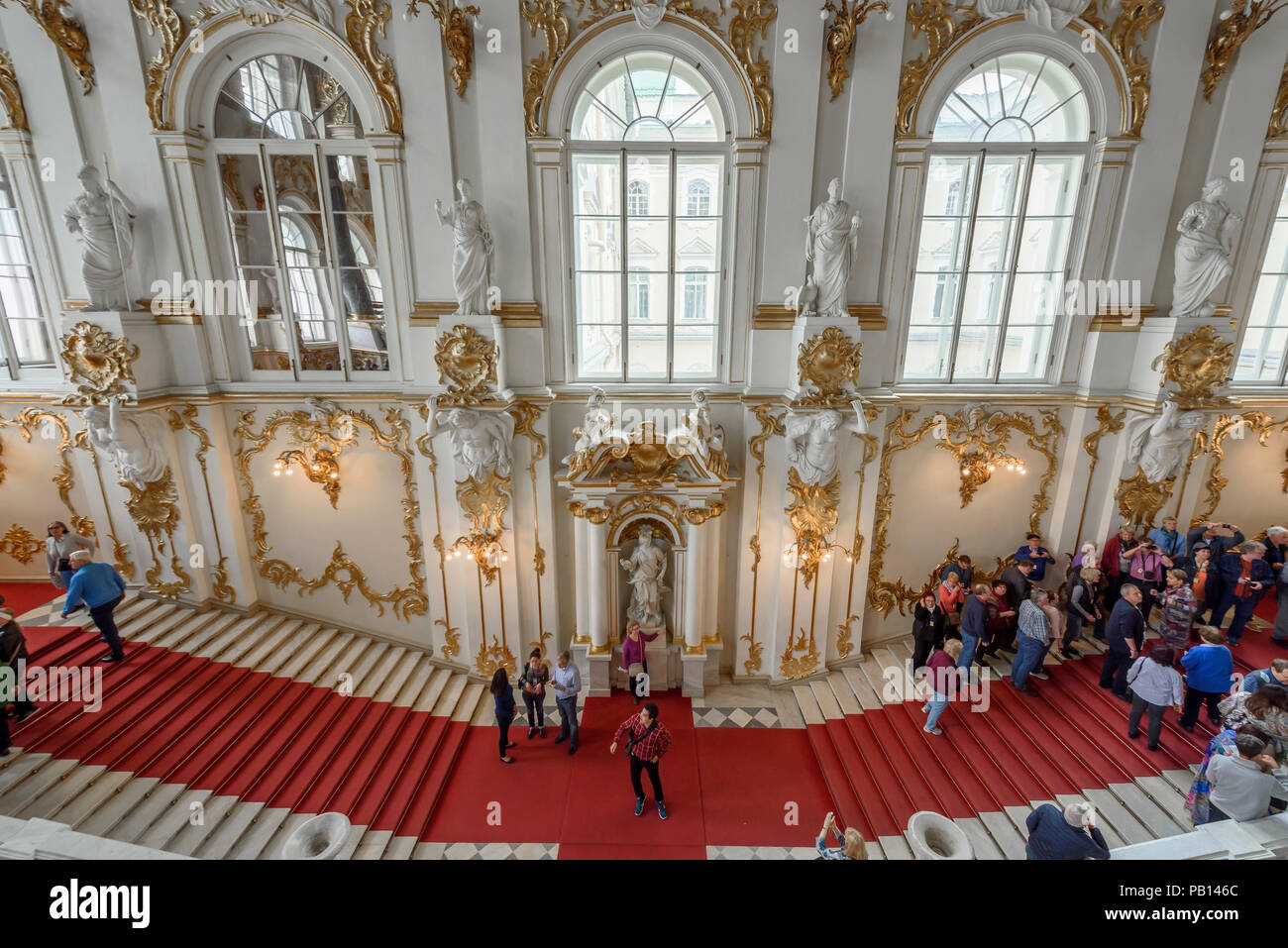 Main Treppe im Eingang der Eremitage. Winter Palace, St. Petersburg, Russland. Stockfoto