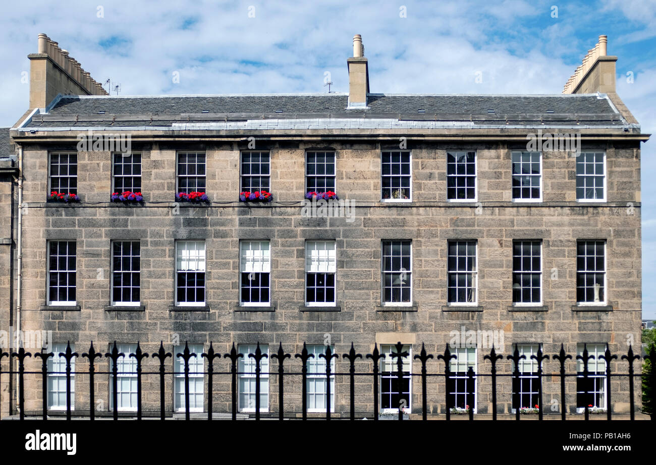 Ein Mietshaus in Stockbridge, Edinburgh, Schottland, Vereinigtes Königreich. Stockfoto