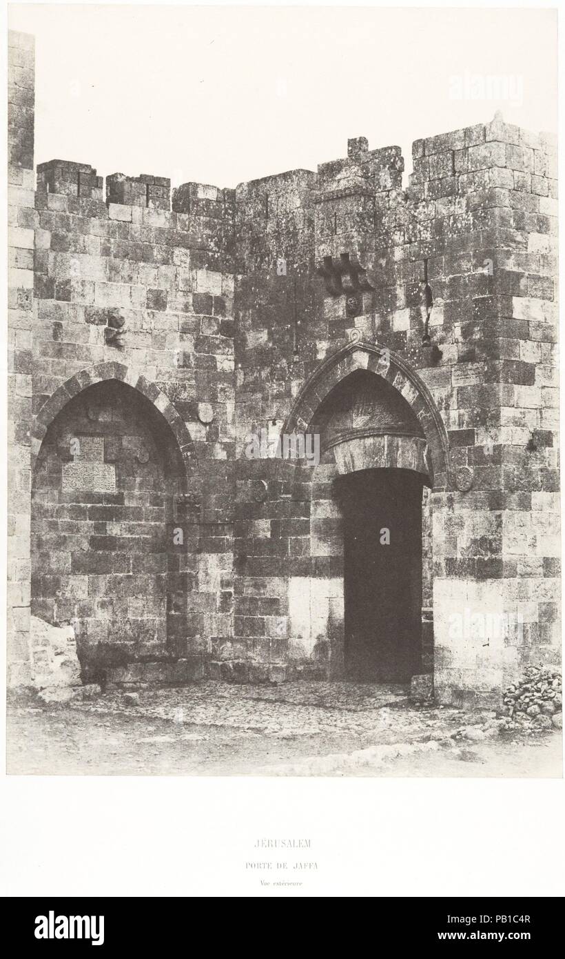 Jérusalem, Porte de Jaffa, Vue extérieure. Artist: Auguste Salzmann (Französisch, 1824-1872). Abmessungen: Bild: 31,8 x 23 cm (12 1/2 x 9 1/16 in.) Mount: 59,3 x 44,9 cm (23 3/8 x 17 11/16 in.). Drucker: Imprimerie Photographique de Blanquart-Évrard, à Lille (Französisch, aktive 1851-55). Datum: 1854. Museum: Metropolitan Museum of Art, New York, USA. Stockfoto