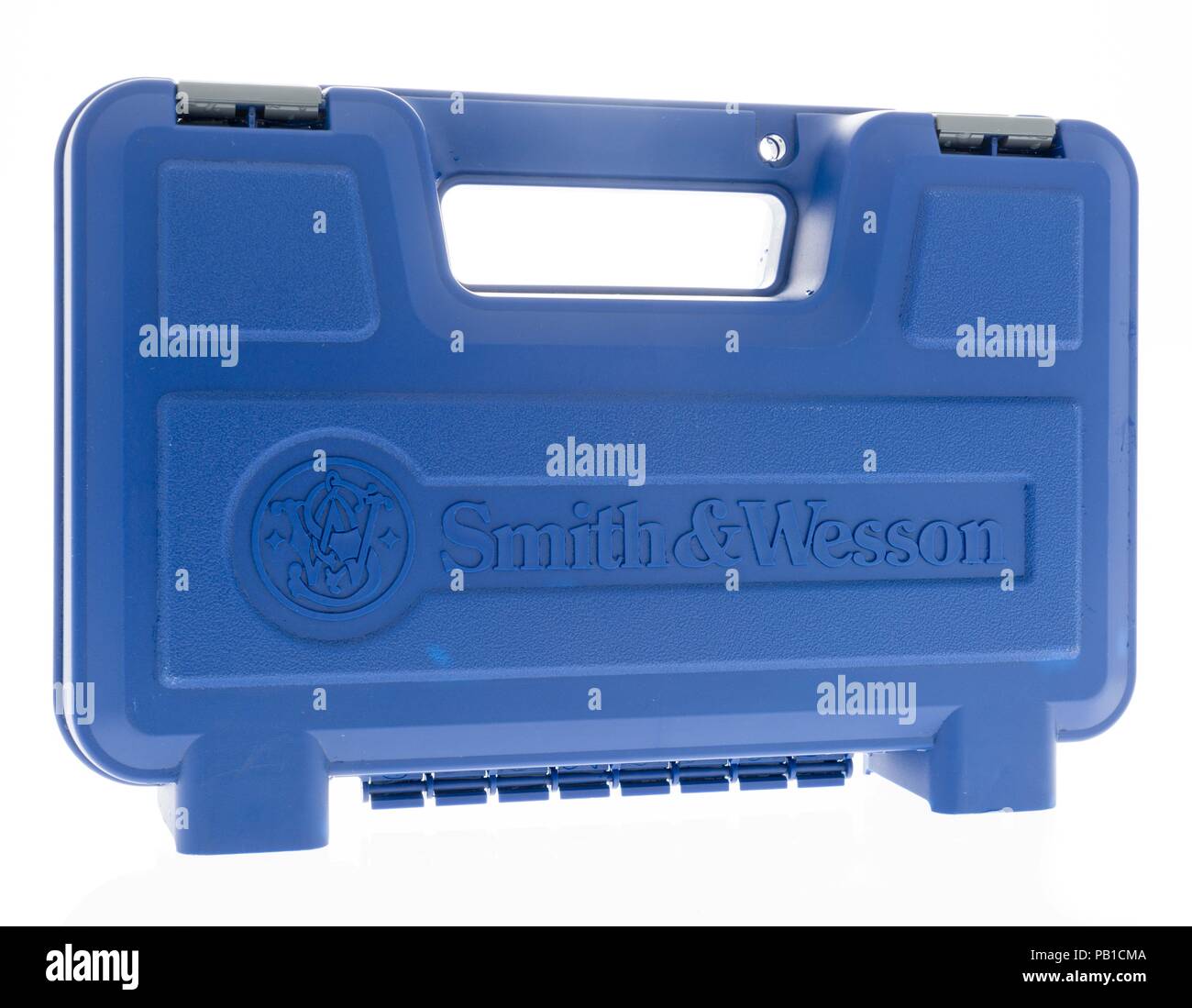 Winneconne, WI - 25 Juli 2018 - eine Smith und Wesson Pistole Fall, dass Modelle 500, 460, 357 Magnum Revolver und M&P45, 9mm, 380 und 22 LR enthalten kann Stockfoto Winneconne, WI - 25 Juli 2018 - eine Smith und Wesson Pistole Fall, dass Modelle 500, 460, 357 Magnum Revolver und M&P45, 9mm, 380 und 22 LR enthalten kann Stockfoto