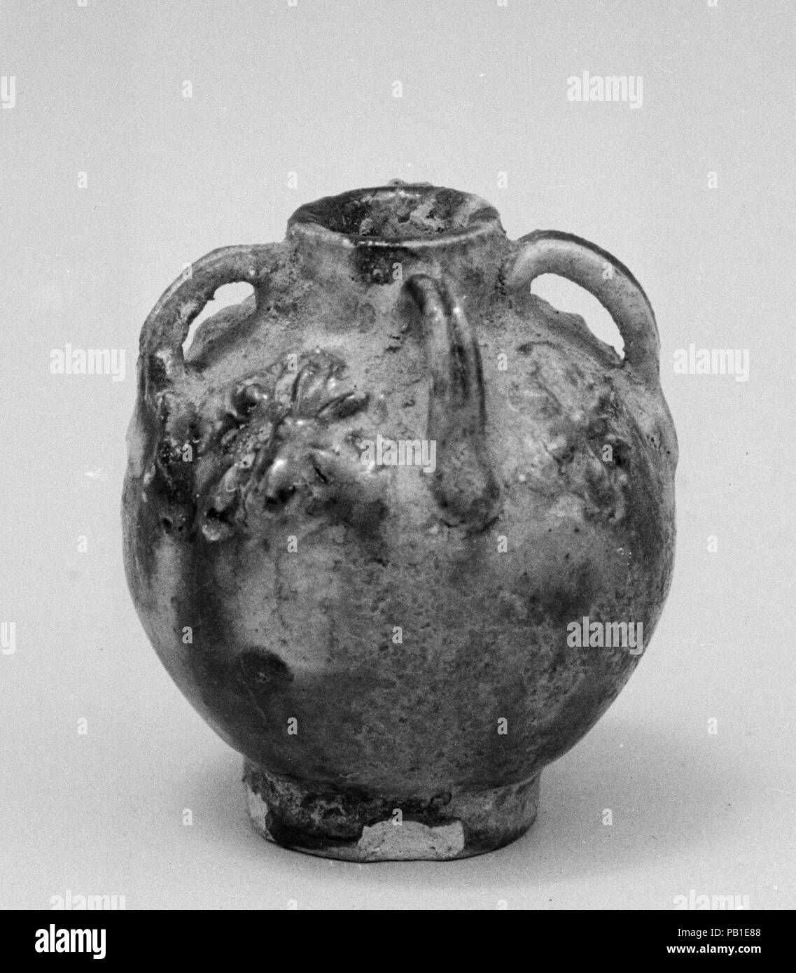 Jar. Kultur: China. Abmessungen: H.1 3/8 in. (3,5 cm). Museum: Metropolitan Museum of Art, New York, USA. Stockfoto