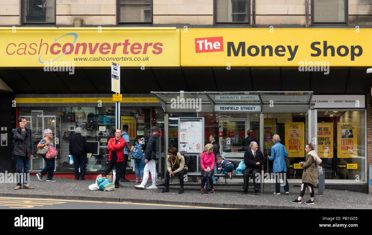 Außen zwei Geschäfte in den niedrigen kosten Geld, und das Geld CashConverters Shop im Zentrum von Glasgow, Schottland, UK Umgang Stockfoto