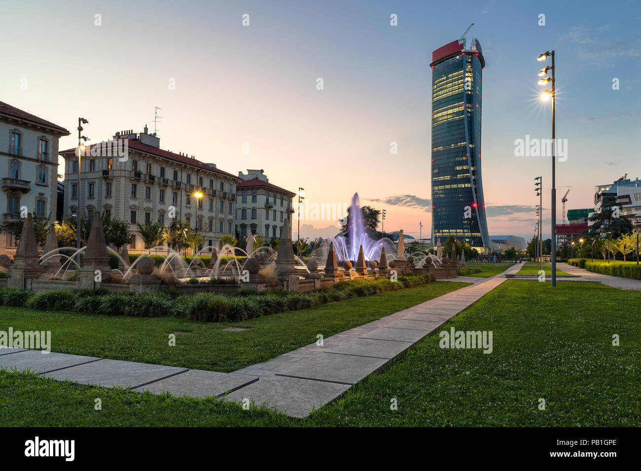 Mailand, Italien - Juli 23th, 2018: Hadid Turm von Zaha Hadid Architects, in Mailand, Italien: moderne CityLife Bezirk Stockfoto Mailand, Italien - Juli 23th, 2018: Hadid Turm von Zaha Hadid Architects, in Mailand, Italien: moderne CityLife Bezirk Stockfoto