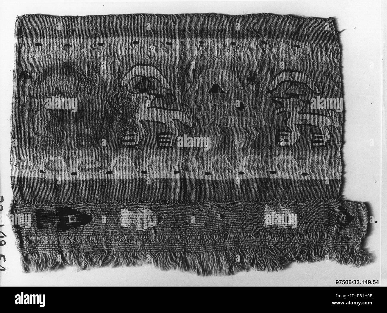 Grenze Fragment. Kultur: Peru; Central Coast (?). Abmessungen: Insgesamt: 8 1/2 x 11 3/16 in. 21,59 x 28,45 cm) Andere: 8 1/2 in. (21,59 cm). Datum: 10.-15. Jahrhundert. Museum: Metropolitan Museum of Art, New York, USA. Stockfoto