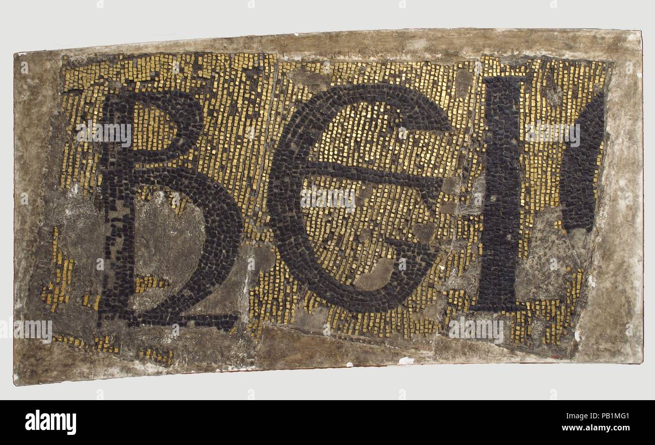 Briefe von einer Inschrift. Kultur: Byzantinischen. Abmessungen: Insgesamt (mit 43.48.3,.4,.5): 25 1/4 x 47 1/2 x 2 in. (64,1 x 120,7 x 5,1 cm). Datum: Anfang des 20. Jahrhunderts (Original vom 9. Jahrhundert). Museum: Metropolitan Museum of Art, New York, USA. Stockfoto