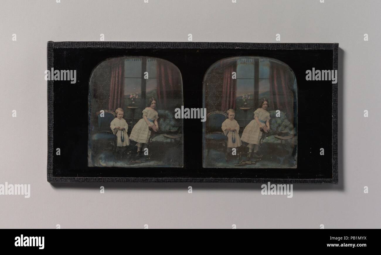 [Stereograph, zwei Kinder zwischen Möbel in einem Studio Salon Setting] stehen. Artist: Antoine-François-Jean Claudet (Französisch, aktive Großbritannien, 1797-1867). Abmessungen: Bild: 6,8 x 5,7 cm (2 11/16 x 2 1/4 in.), Mount: 8,4 x 17,6 cm (3 5/16 x 6 15/16 in.). Datum: Ca. 1855. Museum: Metropolitan Museum of Art, New York, USA. Stockfoto