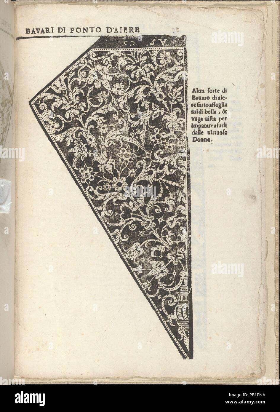 Ornamento Nobile... Fatta da Lucretia Romana (Libro V des Corona), Seite 14 (recto). Autor: Cesare Vecellio (Italienisch, Pieve di Cadore 1521-1601 Venedig). Abmessungen: Insgesamt: 12 3/16 x 8 1/4 in. (31 x 21 cm). Herausgeber: Alessandro De' Vecchi (Italienisch, aktive Venedig, 1570-1629). Datum: 1620. Von Cesare Vecellio, Italienisch, Pieve di Cadore 1521-1601 Venedig, veröffentlicht von Alessandro De' Vecchi geschrieben. Von oben nach unten und von links nach rechts: Design ist in der Form eines Dreiecks mit der oberen linken Ecke leer gelassen. Es ist mit einem Muster von Blumen und Laub Elemente, stammen aus einem va eingerichtet Stockfoto
