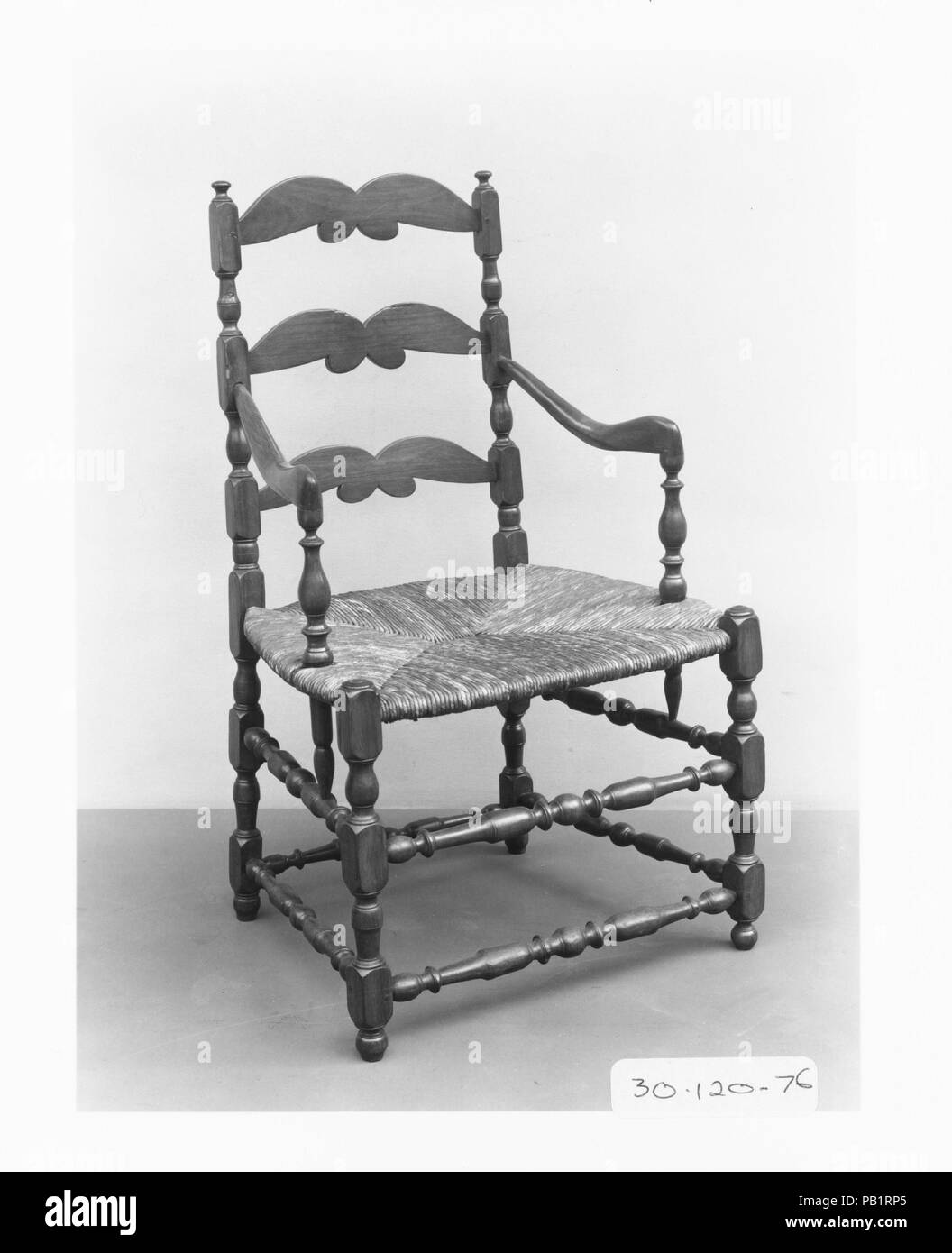 Sessel. Kultur: Kanadische. Abmessungen: 37 3/4 x 22 1/4 x 18 1/4 in. (95,9 x 56,5 x 46,4 cm). Datum: 1800-1830. Museum: Metropolitan Museum of Art, New York, USA. Stockfoto