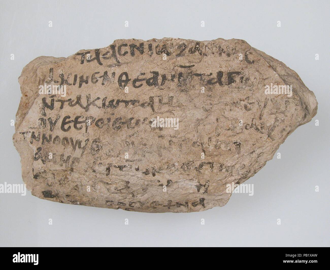 Ostrakon. Kultur: Koptischen. Abmessungen: 5 1/2 x 2 15/16 in. (13,9 x 7,5 cm). Datum: 7. Museum: Metropolitan Museum of Art, New York, USA. Stockfoto