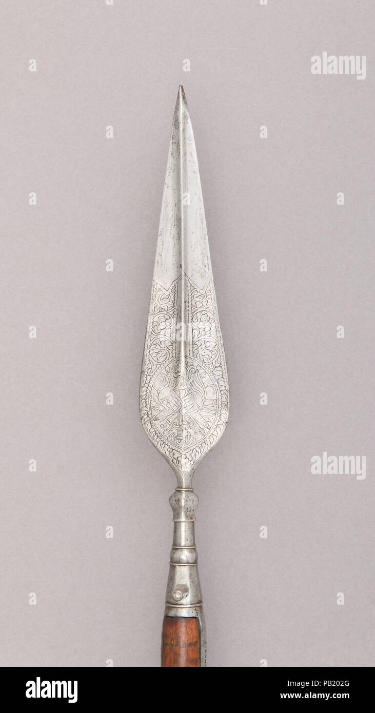 Spontoon. Kultur: Französisch. Abmessungen: L 85 cm. (218,3 cm); L. von Kopf 11 5/8 in. (29,5 cm); W. 2 3/8 in. (6 cm); Wt. 2 lbs. (907.2 g). Datum: 17. Museum: Metropolitan Museum of Art, New York, USA. Stockfoto