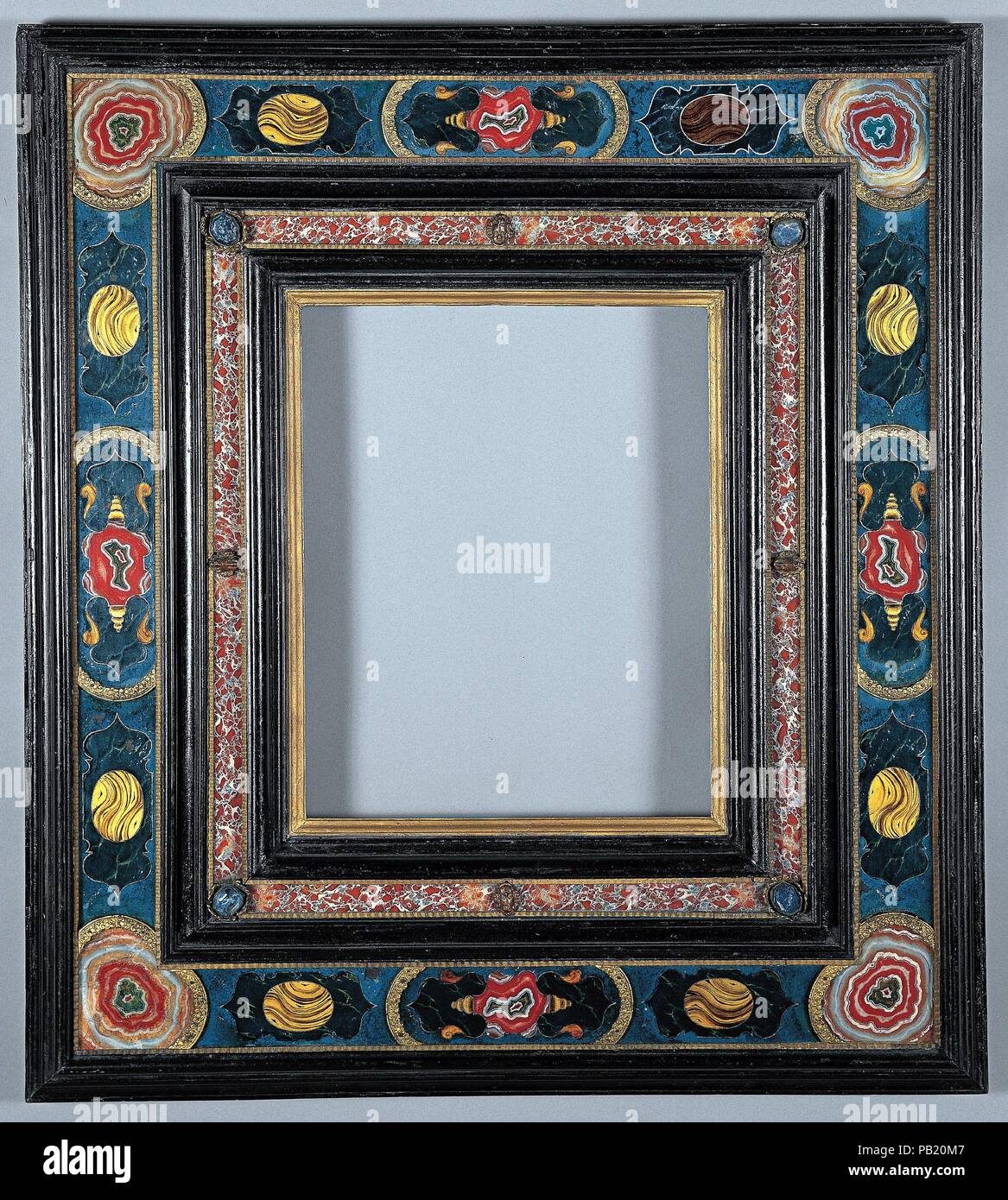 Cassetta Rahmen. Kultur: Italienisch, Rom. Abmessungen: 87,3 x 78,4, 41,2 x 32,8, 43 x 34,7 cm. Datum: 1900-1910 (Stil Anfang des 18. Jahrhunderts). Museum: Metropolitan Museum of Art, New York, USA. Stockfoto