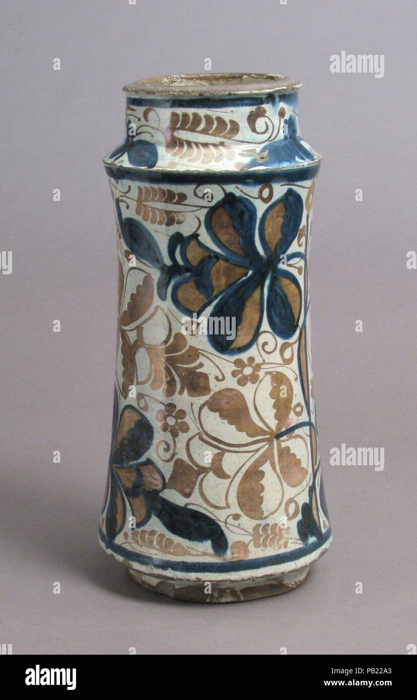 Apotheke Jar. Kultur: Spanisch. Abmessungen: Insgesamt: 11 11/16 x 5 9/16-in. (29,7 x 14,2 cm). Datum: 15. Museum: Metropolitan Museum of Art, New York, USA. Stockfoto