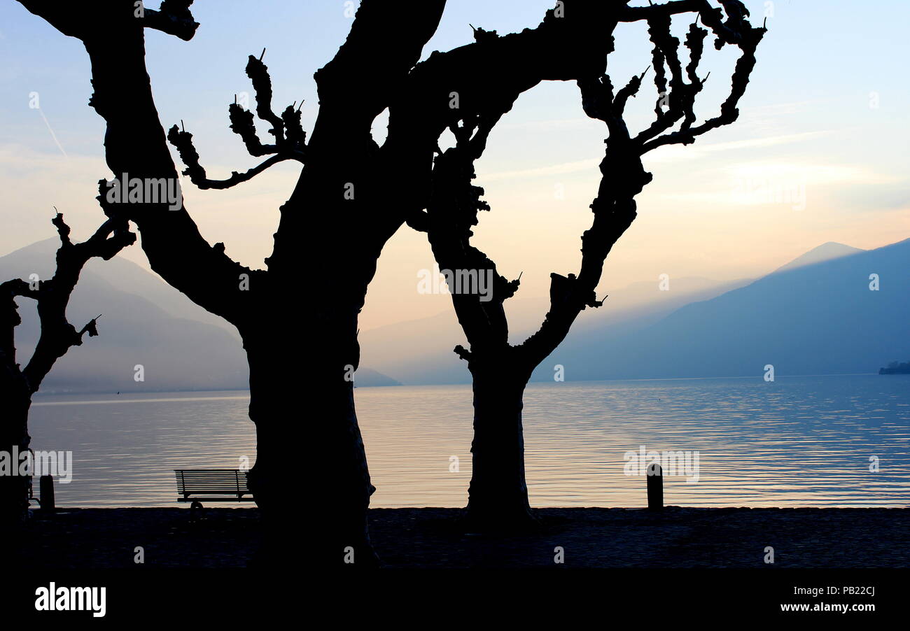 Malerische Aussicht auf die Landschaft bei Sonnenuntergang in Ascona in der Schweiz und in Italien Grenze Stockfoto