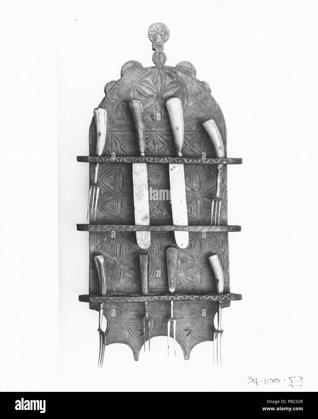 Löffel. Kultur: Europäische. Abmessungen: 22 1/2 x 10 3/4 x 3 in. (57,2 x 27,3 x 7,6 cm). Datum: 1760. Museum: Metropolitan Museum of Art, New York, USA. Stockfoto