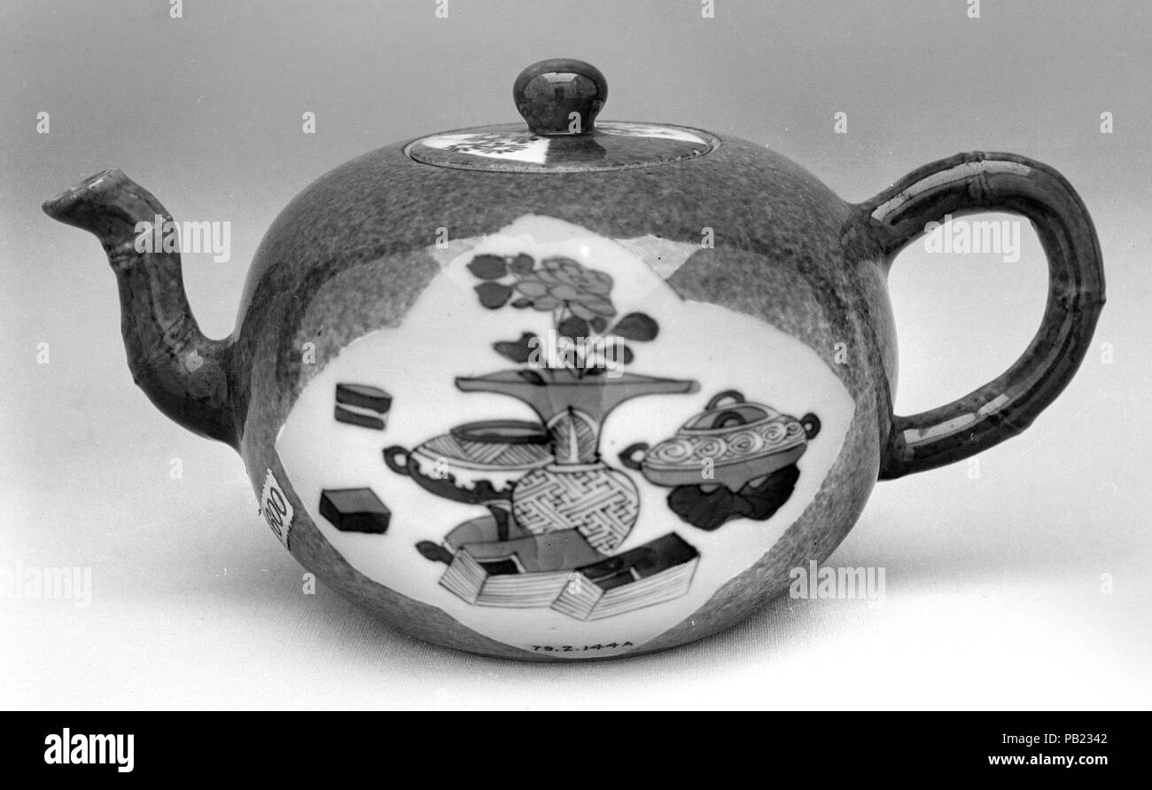 Teekanne. Kultur: China. Abmessungen: H. 3 1/2 in. (8,9 cm); W. 6 1/2 in. (16,5 cm). Datum: Anfang des 18. Jahrhunderts. Museum: Metropolitan Museum of Art, New York, USA. Stockfoto