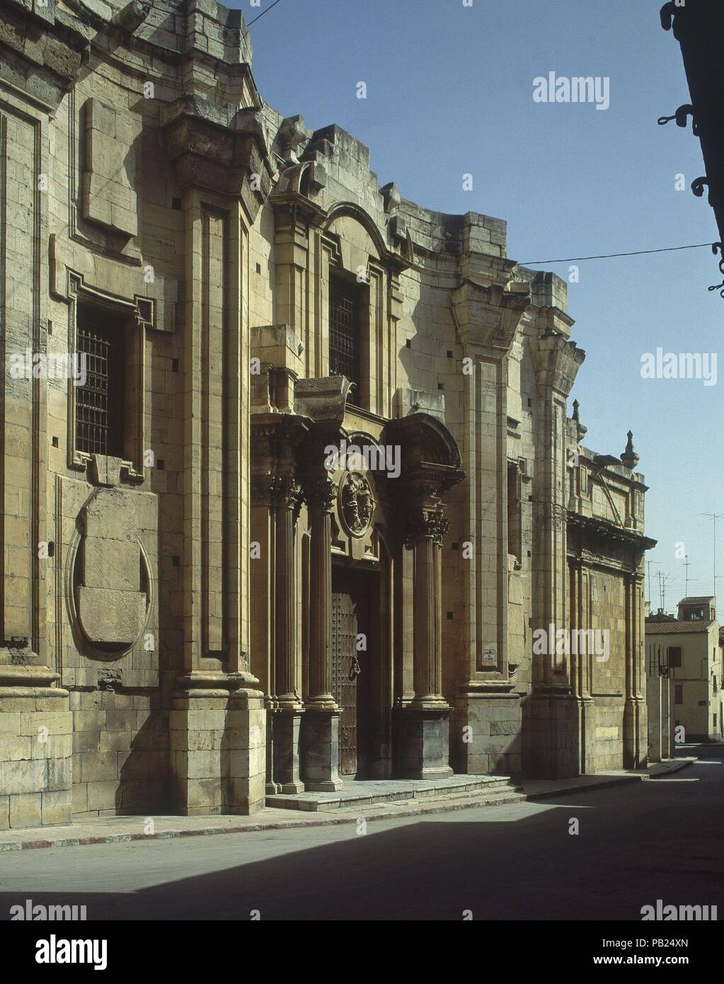 IGL STAS JUSTA Y RUFINA - FACHADA. Lage: IGLESIA DE LAS SANTAS JUSTA Y RUFINA, Orihuela, ALICANTE, Spanien. Stockfoto