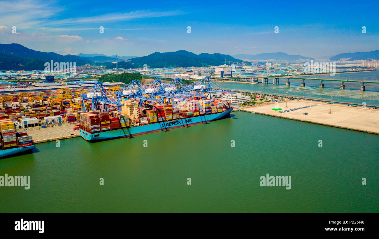 Luftaufnahme von Busan neuen Hafen von Südkorea. Containerschiff in Import Export und Logistik in Busan New Port. Stockfoto
