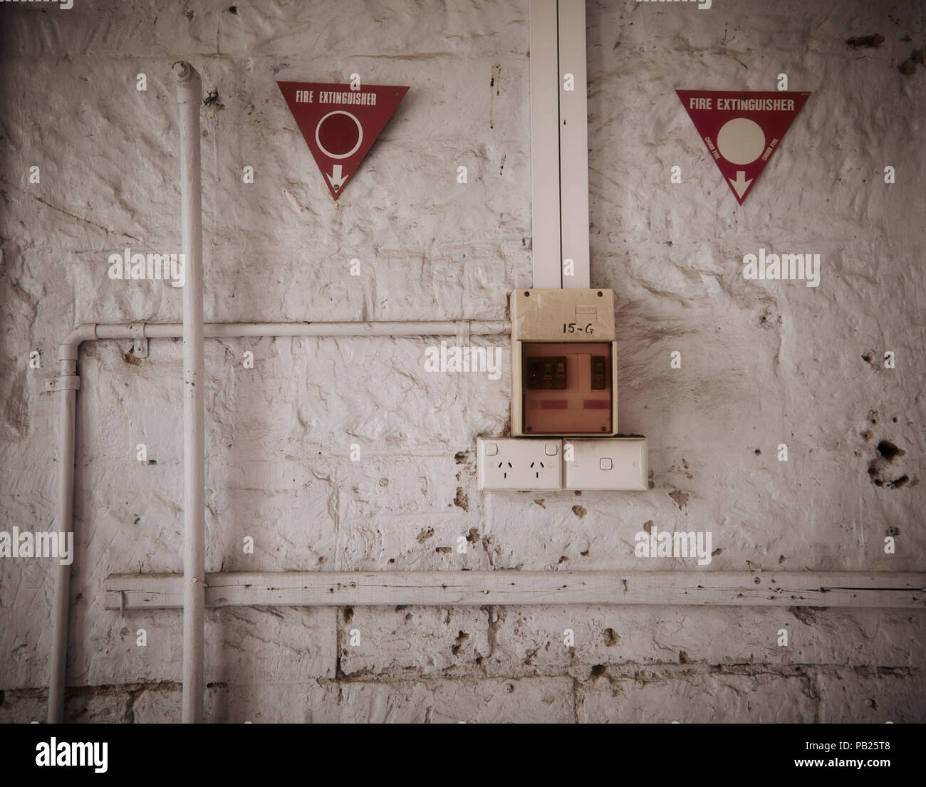 Elektrische Power Point auf einer weißen Wand. Stockfoto