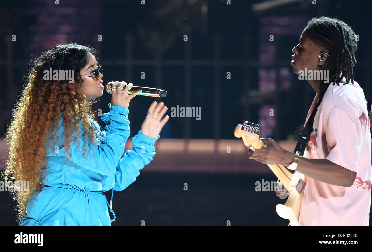 2018 BET Awards - Show mit: Gabriella Wilson, R., Daniel Caesar Wo: Los Angeles, Kalifornien, Vereinigte Staaten, wenn: 25 Jun 2018 Credit: FayesVision/WENN.com Stockfoto