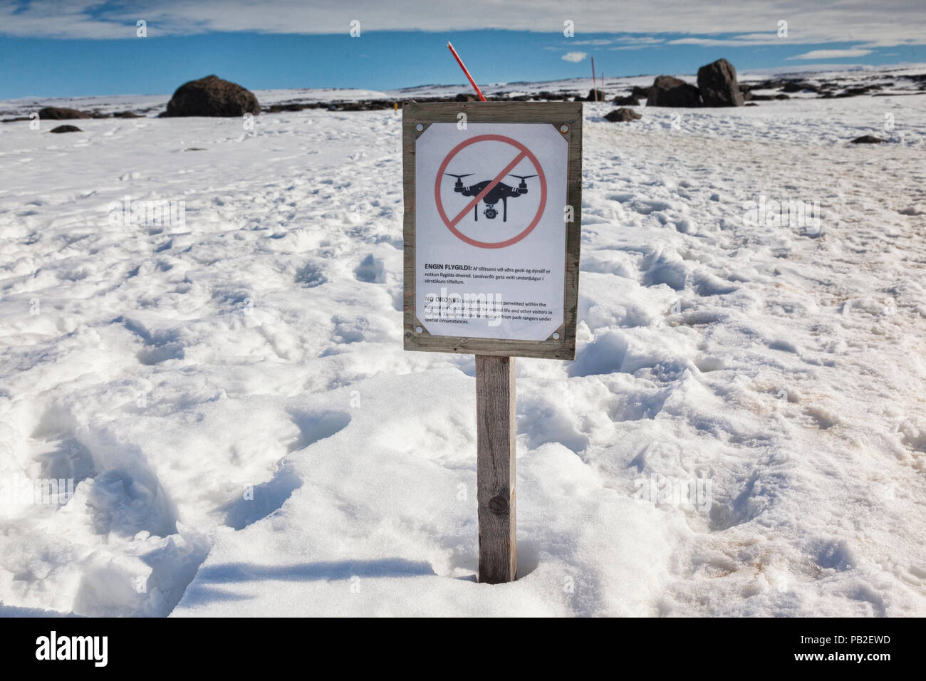 12. April 2018: Vatnajökull National Park, Island - keine Drohnen unterzeichnen. Stockfoto
