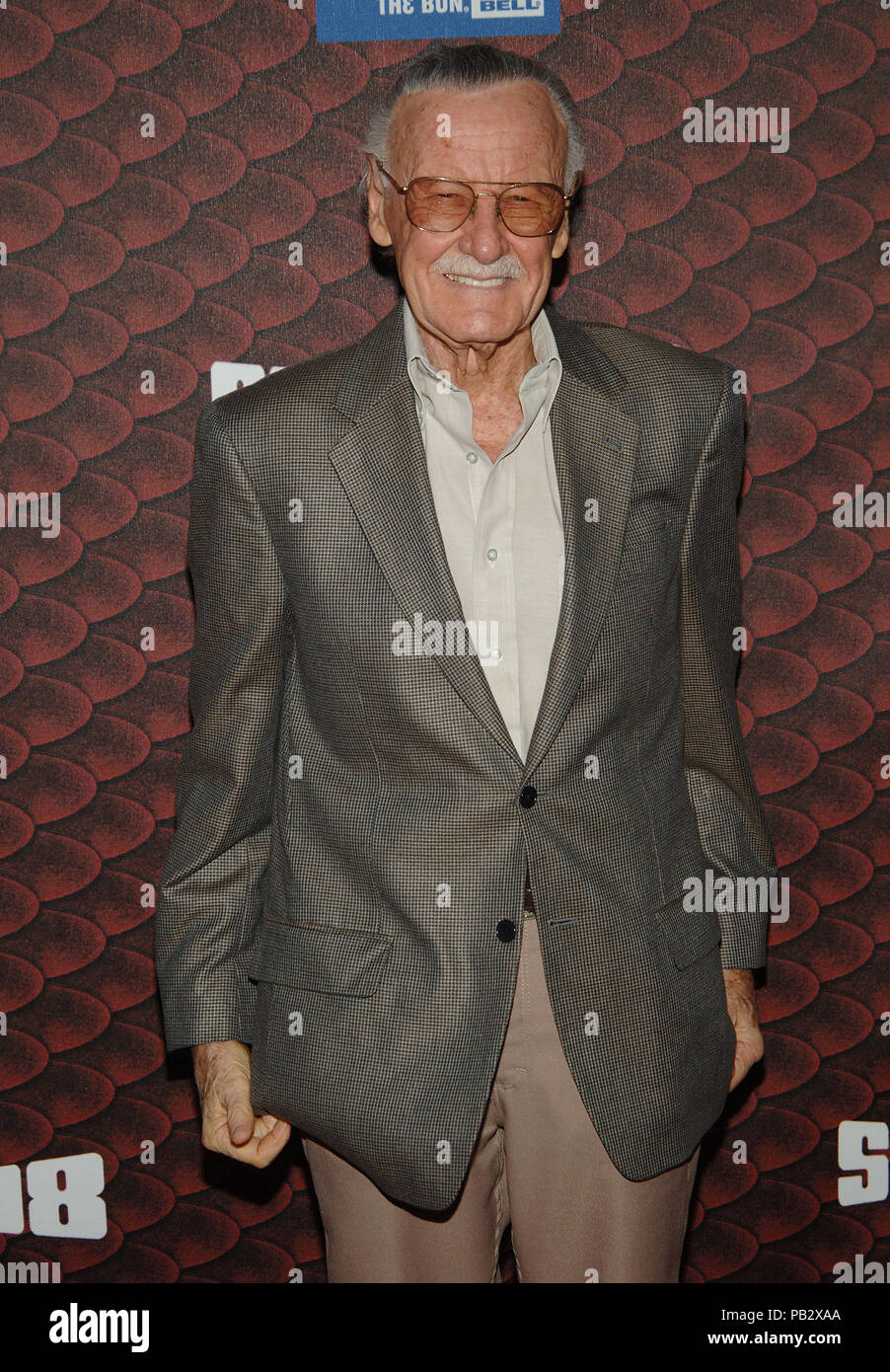 Stan Lee - Spike TV Scream Awards 2008 im Griechischen Theater in Los Angeles. StanLee 77A Red Carpet Event, Vertikal, USA, Filmindustrie, Prominente, Fotografie, Bestof, Kunst, Kultur und Unterhaltung, Topix Prominente Fashion/Vertikal, Besten, Event in Hollywood Leben - Kalifornien, Roter Teppich und backstage, USA, Film, Stars, Film Stars, TV Stars, Musik, Promis, Fotografie, Bestof, Kunst, Kultur und Unterhaltung, Topix, vertikal, eine Person, die aus den Jahren 2006 bis 2009, Anfrage tsuni@Gamma-USA.com - drei Viertel Stockfoto