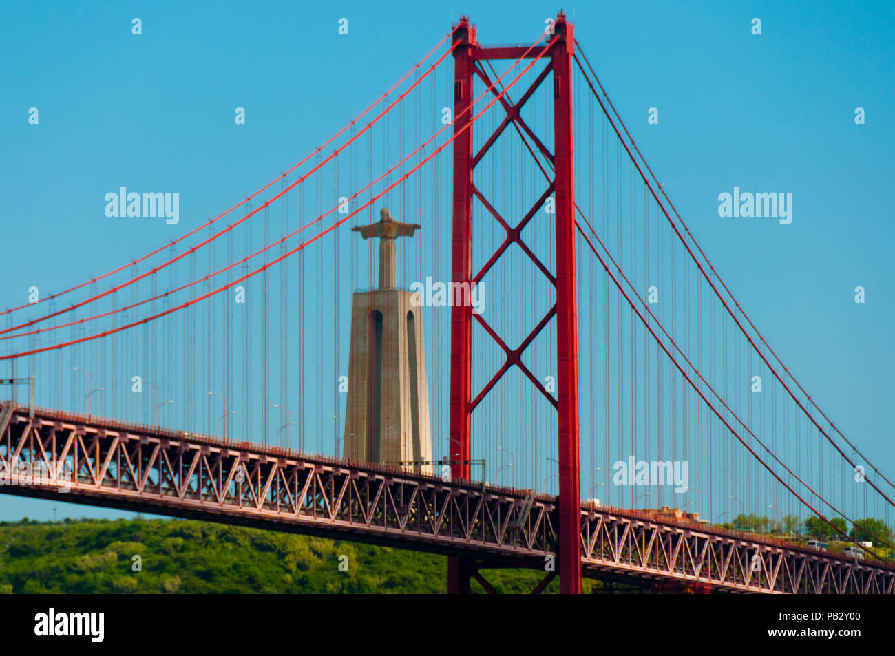 Christus, der König & 25 de Abril Brücke - Lissabon - Portugal Stockfoto